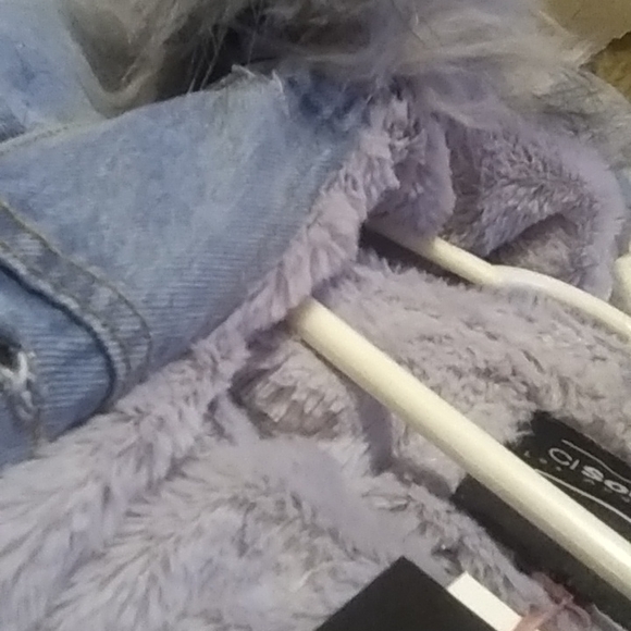 NWT Ci Sono LA Faux Fur Jean jacket. Small Woman's. - Picture 3 of 6